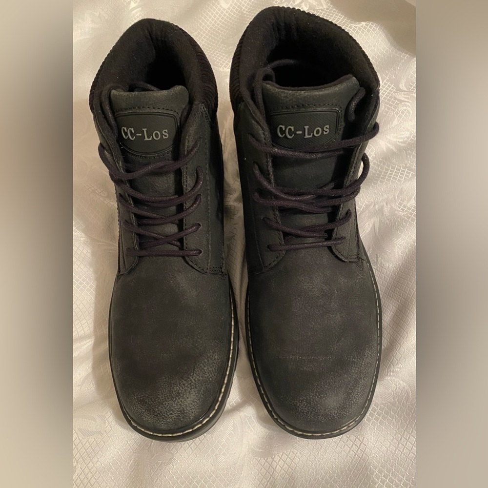 Men’s CC-Los water resistant leather shoes. US Size 9